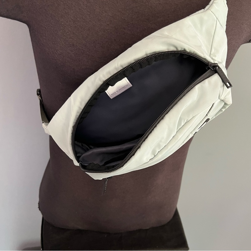 Adidas Crossbody Bag Fanny Pack Gray Puffer One Strap Zip Closure Bag - Picture 4 of 8